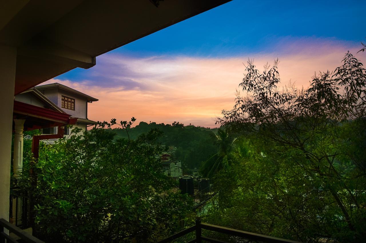 Heavens Door Guest Inn Kandy Eksteriør billede